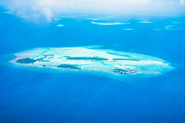 Bella isola tropicale delle Maldive — Foto Stock