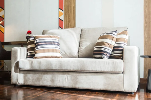 Almohada en el sofá — Foto de Stock