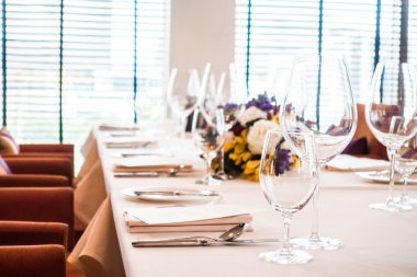  Tablo ayarı ile Şarap kadehi