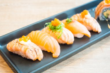 Somon suşi tarih seçici odak noktası