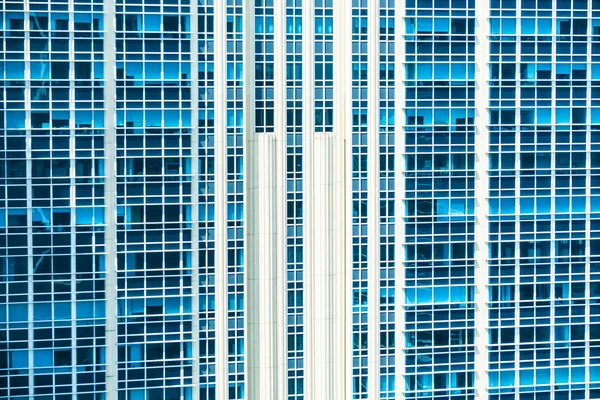 Прекрасний архітектурний віконний візерунок будівлі — стокове фото