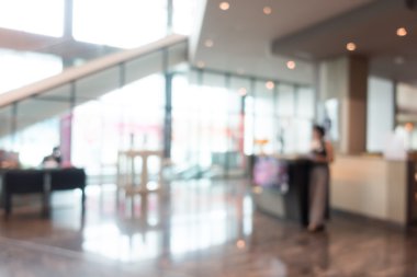 Otel lobisinde bulanıklık