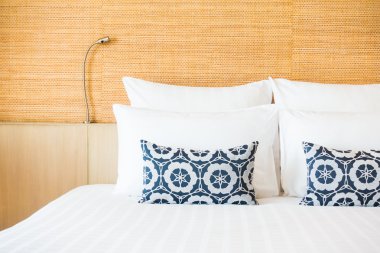 Güzel beyaz yastık