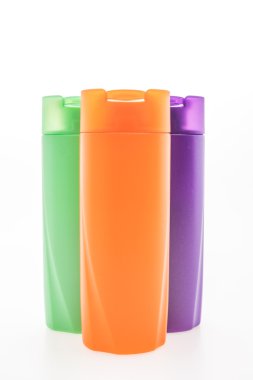 Boş kozmetik ve şampuan şişesi