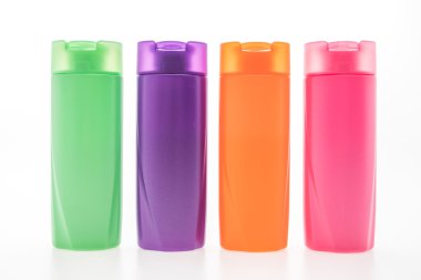 Boş kozmetik ve şampuan şişesi