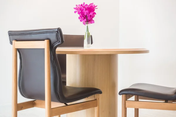 Table and chair — Stock Photo, Image