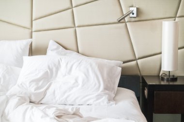 Buruşuk yatak yatak odasında