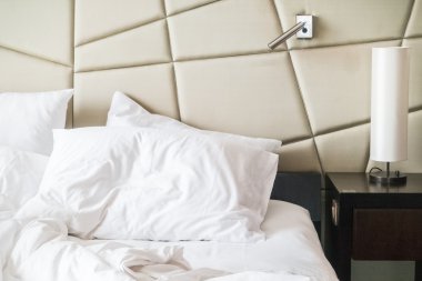 Buruşuk yatak yatak odasında