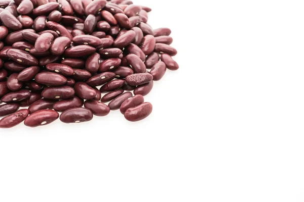 Červené fazole na bílém pozadí — Stock fotografie