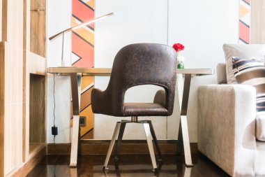 Çalışma masası ve sandalye