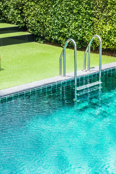 Piscina exterior — Foto de Stock