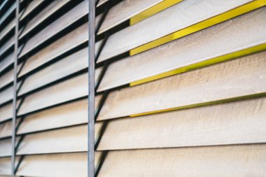 Ahşap jaluzi ve pencere