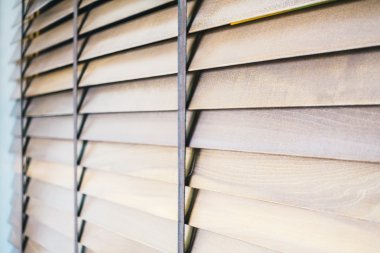 Ahşap jaluzi ve pencere