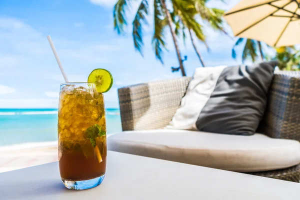 Mocktail op het strand — Stockfoto