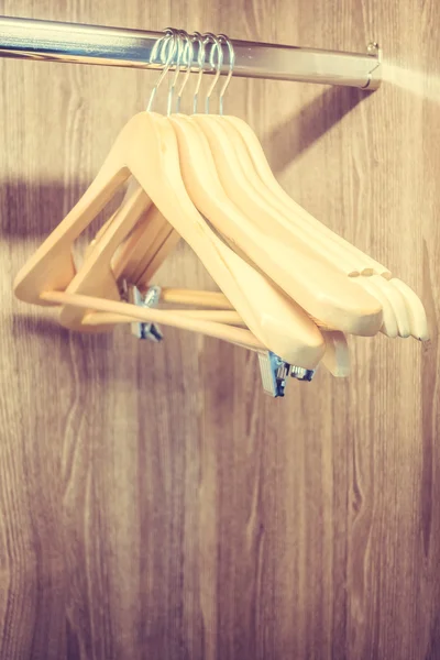 Hangende kleding hanger — Stockfoto