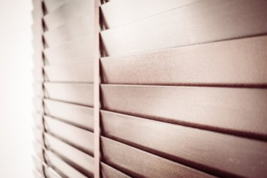 Ahşap jaluzi ve pencere