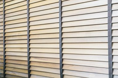 Ahşap jaluzi ve pencere