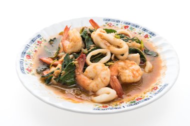 Baharatlı deniz ürünleri fesleğen