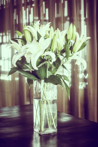 Vase flower on table — Stock Photo, Image