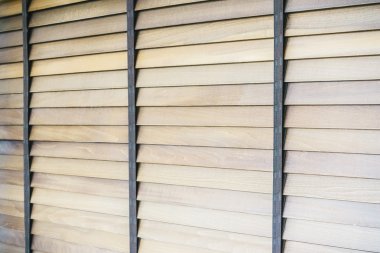 Ahşap jaluzi ve pencere