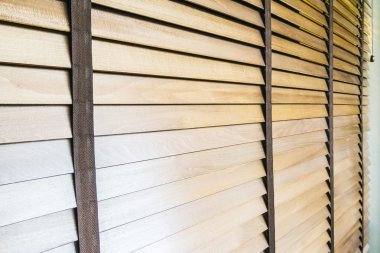 Ahşap jaluzi ve pencere