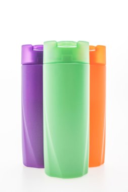 Boş kozmetik ve şampuan şişesi