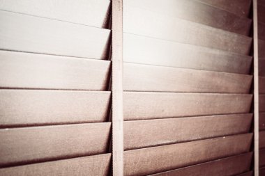 Ahşap jaluzi ve pencere