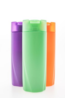 Boş kozmetik ve şampuan şişesi