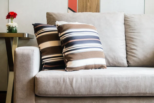 Almohada en el sofá — Foto de Stock