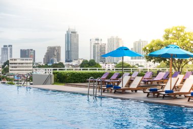 şemsiye ve sandalye