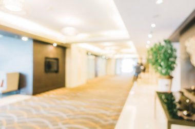 Otel lobisinde bulanıklık