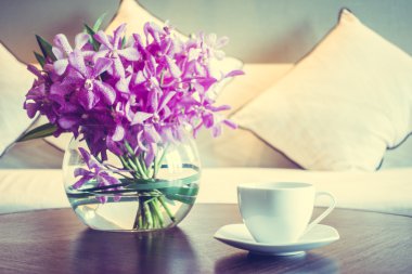 Güzel çiçekli vazo