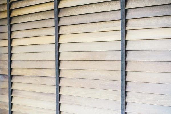 Ahşap jaluzi ve pencere