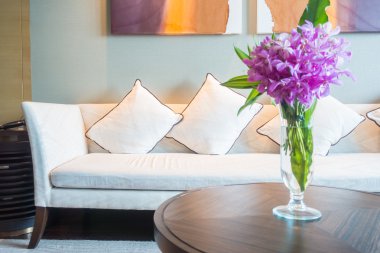 Güzel çiçekli vazo