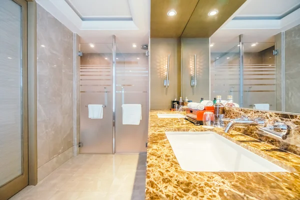 Hermoso baño de lujo interior — Foto de Stock