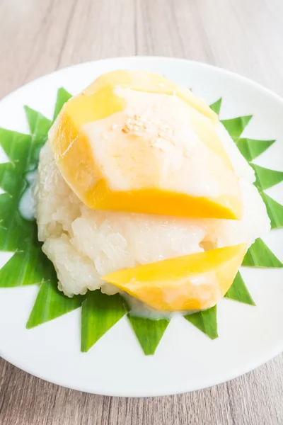 Klebriger Reis mit Mango — Stockfoto