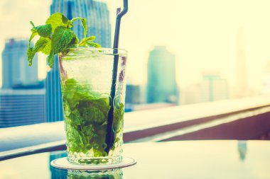 Mocktails cam üst çubuğundaki