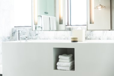 Musluk ve lavabo dekorasyon 