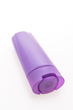 Boş kozmetik ve şampuan şişesi