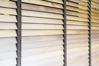 Ahşap jaluzi ve pencere