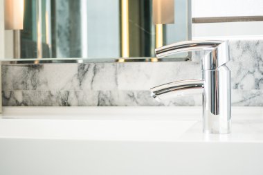 Musluk ve lavabo dekorasyon 