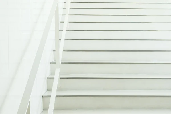 Weiße Betontreppe — Stockfoto