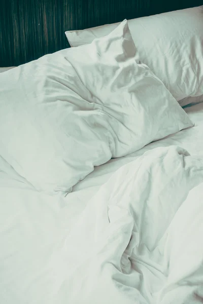 White pillows on bed — Stock Photo, Image