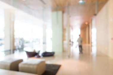 Otel lobisinde bulanıklık