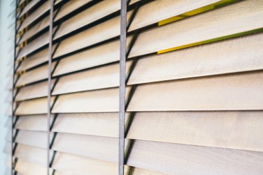 Ahşap jaluzi ve pencere