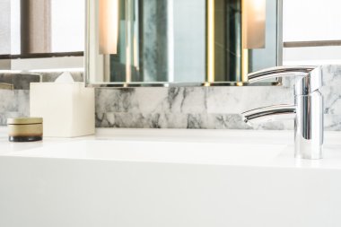 Musluk ve lavabo dekorasyon 