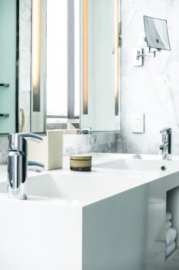 Musluk ve lavabo dekorasyon 