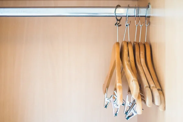 Cabide de roupas de madeira — Fotografia de Stock