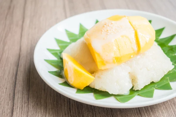 Sticky rice with mango — Stock Photo, Image