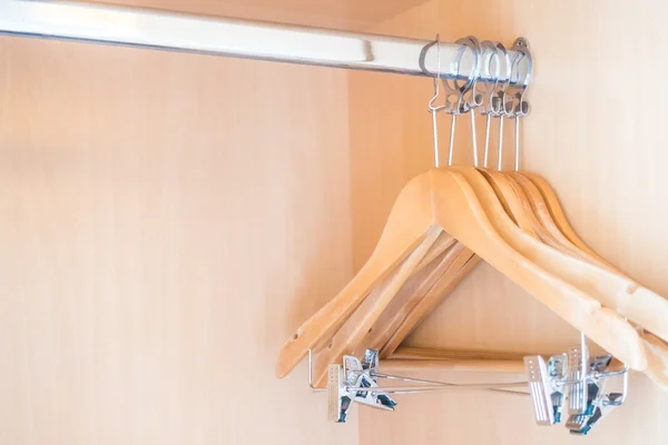 Houten kleren hanger — Stockfoto